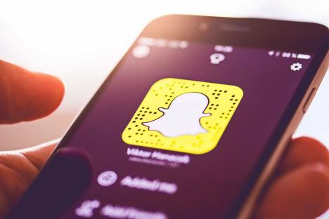 Hackereală din gelozie: Ce pedeapsă a primit un student din Oradea care a intrat pe Snapchat-ul fostei iubite