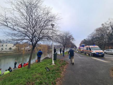 Incident neobişnuit în Oradea: Un bărbat și-a agresat iubita, a provocat un accident pe Podul Prezan şi apoi s-a aruncat în Criş! (VIDEO/FOTO)