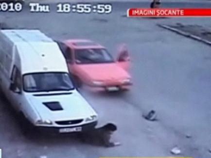 Şocant: un şofer a târât un copil sub maşină aproape 10 metri (VIDEO)