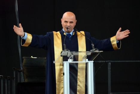 Scandal la şedinţa Senatului Universităţii din Oradea: Preşedintele Sorin Curilă şi-a anunţat demisia!