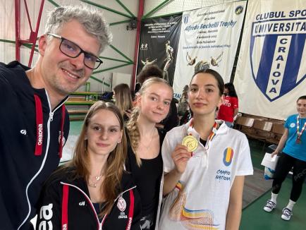 Orădencele Alexandra Drăgan şi Andrea Muntean au disputat finala probei individuale a Naţionalelor de spadă pentru tineret (FOTO)