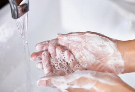 De ce este importantă spălarea mâinilor în lupta anti-Covid: Un studiu arată că Sars-Cov-2 rămâne activ pe piele 9 ore