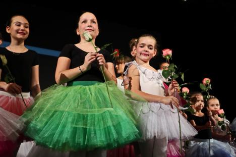 „Spărgătorul de nuci” caritabil, la Oradea: Casa de Cultură a Sindicatelor a fost „colorată” de balerini drăgălași (FOTO / VIDEO)