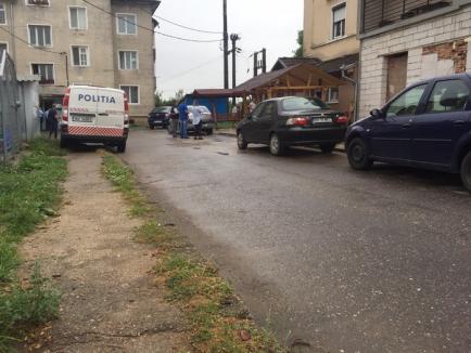 Casa fostului şef al Poliţiei Beiuş, comisarul şef Sorin Magda, a fost spartă. Ofiţerul a anunţat pe Facebook că e plecat în concediu (FOTO)