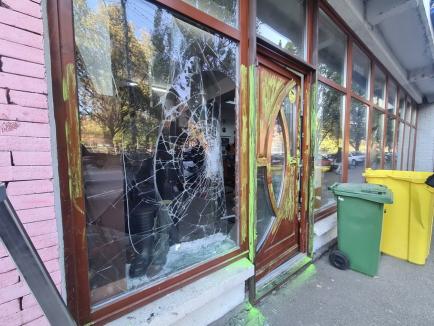 Hoţul de la magazinul de arme din Oradea a fost închis aproape 20 ani pentru crimă, tâlhărie, șantaj şi incendiere la comandă