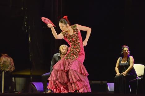 „Olé!”. Seară de flamenco autentic în Piața Unirii din Oradea. Olga Llorente și invitații ei i-au ridicat pe spectatori de pe scaune (FOTO/VIDEO)