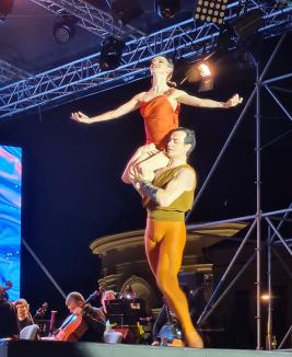 'Bravo!' Spectacol remarcabil în centrul Oradiei, cu 'Bolero', „Duetul florilor”, balerini, dans de lebădă şi... iubire (FOTO/VIDEO)