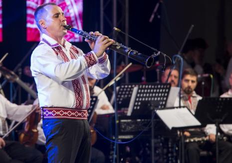 'Dor şi drag de cântec': Bihorenii, invitaţi la un nou spectacol folcloric al Ansamblului 'Crişana'