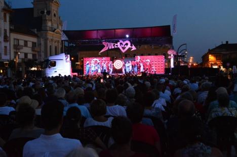 Operă... cu TIR-ul: Orădenii au descoperit 'Elixirul dragostei', alături de artiştii Operei Maghiare de Stat din Budapesta (FOTO)