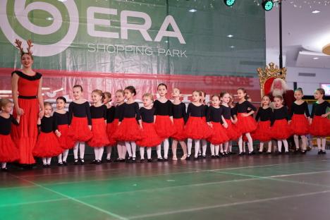 Copile și adolescente din clubul Fit Dance au dat un spectacol de balet și show dance la ERA Park (FOTO)