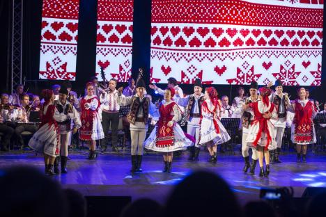 'Un pământ numit România': Dansuri şi cântece tradiţionale de 1 Decembrie, în Oradea