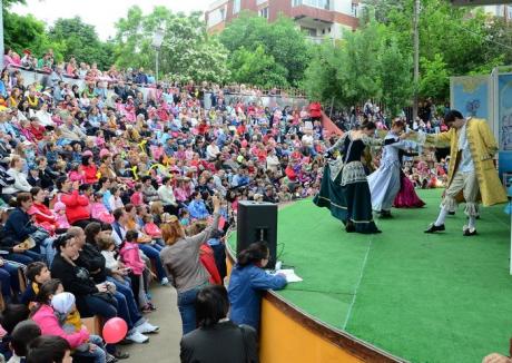 Deranjat de reproşurile UDMR-iştilor, Bolojan vrea să ceară CJ Bihor să "reţină" Teatrul Szigligeti de 1 iunie în Oradea