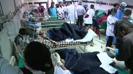 Bilanţul cutremurului din Nepal a depăşit 5.000 de morţi. Haos în spitale, unde medicii operează chiar pe paturi