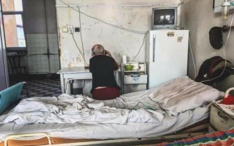 Spital sau lagăr? Într-un spital din Timişoara, pacienţii au şanse să se îmbolnăvească şi mai tare
