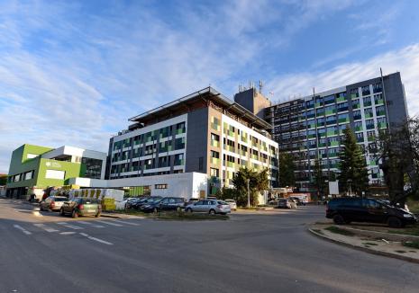 Restricționarea vizitelor în spitalele din Oradea revoltă aparținătorii. La Județean sunt posibile doar 3 zile pe săptămână