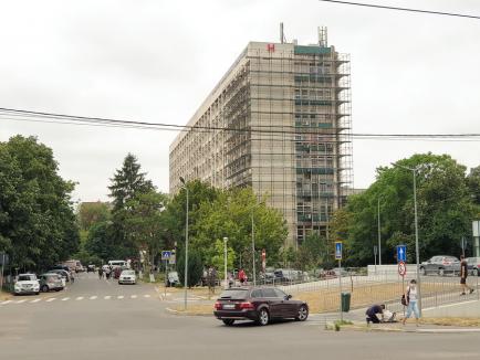 Inevitabilul se produce: copleșit de numărul mare de bihoreni infectați, Spitalul Municipal din Oradea redevine exclusiv anti-Covid