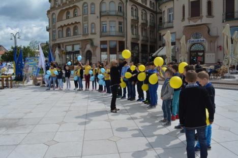 Demonstraţii de tenis, fotbal şi gimnastică în Piaţa Unirii (FOTO)
