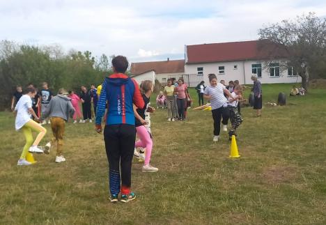 Activi, sportivi și plini de energie: Elevii unei școli din Bihor au sărbătorit Ziua Europeană a Sportului Școlar (FOTO)