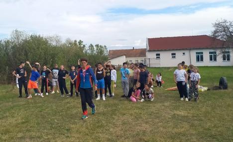 Activi, sportivi și plini de energie: Elevii unei școli din Bihor au sărbătorit Ziua Europeană a Sportului Școlar (FOTO)