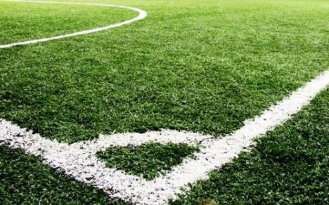 Un primar din România a mutat un meci de fotbal ca să-şi mărite fiica pe stadion