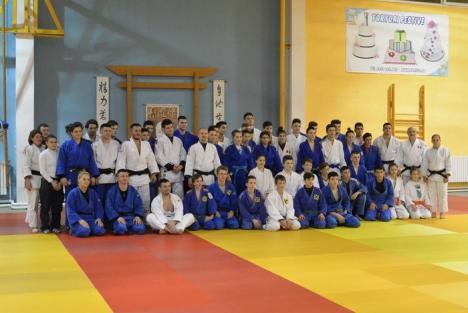 Sportivi austrieci, la antrenamente cu judoka orădeni la LPS Bihorul