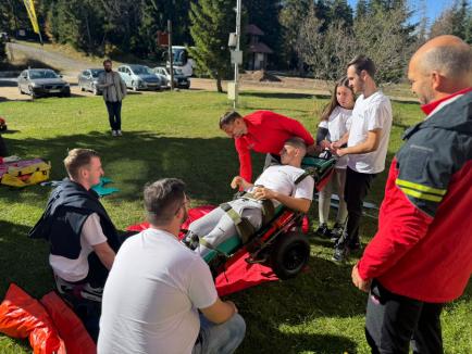 Studenții orădeni au luat lecții de salvare montană (FOTO)