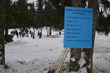 Mişcare la Stâna de Vale: Au apărut pârtii noi cu instalații de teleschi, tubing și baby schi! (FOTO)