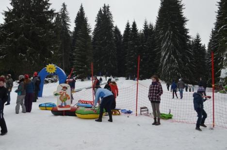 Mişcare la Stâna de Vale: Au apărut pârtii noi cu instalații de teleschi, tubing și baby schi! (FOTO)