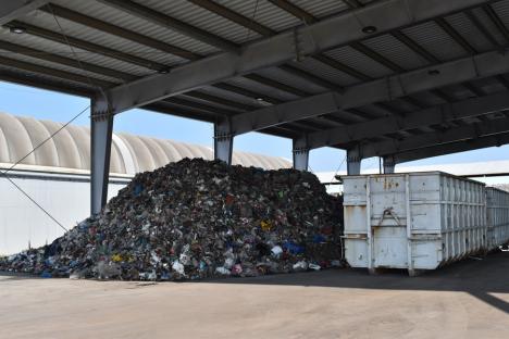 Cum reușește Bihorul să arunce mai puține gunoaie la haldă: Stația de tratare mecano-biologică a deșeurilor a intrat în funcțiune (FOTO)