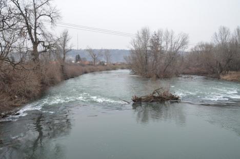 Pe-aici nu se trece! Reportaj la Uzinele de apă, zona cu cel mai strict regim de pază din Bihor (FOTO)