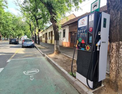 Veste bună pentru proprietarii de mașini electrice: Primăria Oradea anunță că pune în funcțiune 16 stații de reîncărcare