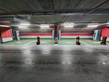 Oradea 'unplugged'. Staţiile de încărcare electrică din parcările supraetajate nu funcţionează de peste un an (FOTO)