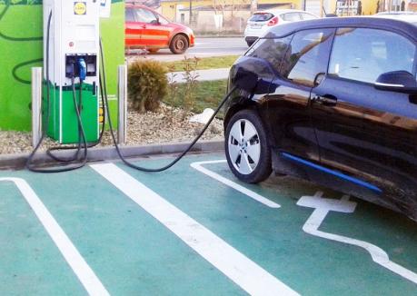 În priză! Oradea va avea cel puţin 33 de staţii de încărcare a maşinilor electrice până la 1 ianuarie 2020