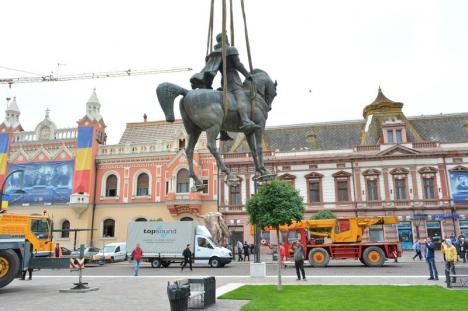 Mihai Viteazul a părăsit Piața Unirii. Fostul comandant al Garnizoanei Oradea spune că este o „rușine națională” (FOTO / VIDEO)
