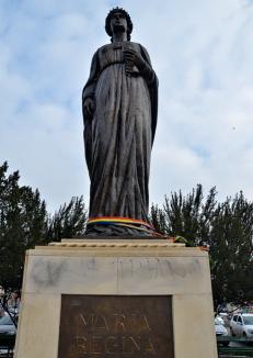 Statuia Reginei Maria, vandalizată cu o inscripţie trivială şi iredentistă