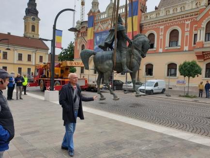 Mihai Viteazul a părăsit Piața Unirii. Fostul comandant al Garnizoanei Oradea spune că este o „rușine națională” (FOTO / VIDEO)