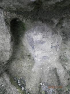Uitat la ştrand: Statuia lui Gojdu zace abandonată între buruienile din Ştrandul Ioşia (FOTO)