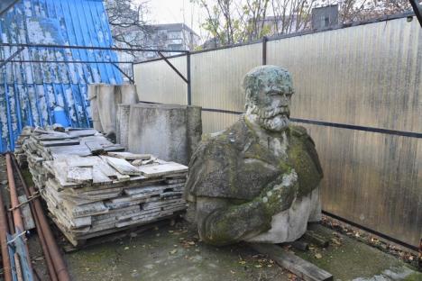 Salvaţi-l pe Gojdu! Primăria Oradea, 'pârâtă' la Guvern pentru că a abandonat statuia lui Emanuil Gojdu în Ştrandul Ioşia (FOTO)