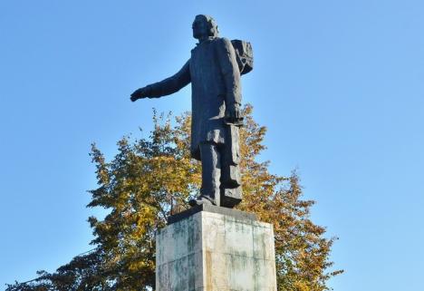 Oradea ieri, Oradea azi: Cum a fost ridicată în oraş statuia poetului Mihai Eminescu