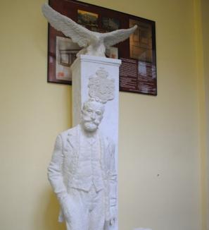 Consiliul Local a preferat statuia lui Brătianu cu vulturul deasupra sa