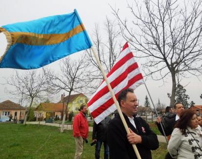 UDMR tace şi face: Arborarea steagului secuiesc pe instituţii publice ar putea deveni legală