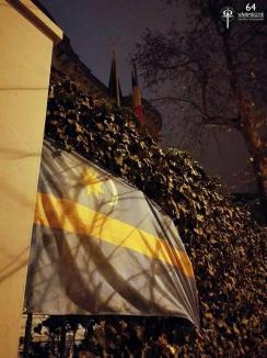 Placa Ambasadei României din Budapesta, acoperită cu steagul Ţinutului Secuiesc! (FOTO)