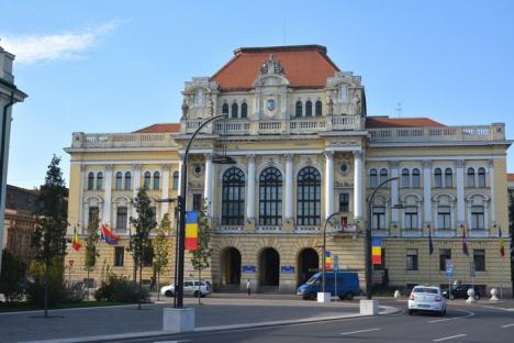 Oradea tricoloră: Oraşul s-a umplut cu steaguri (FOTO)