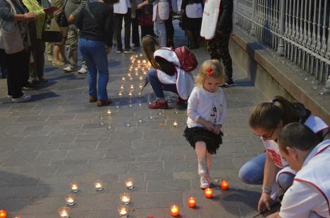 „Un milion de stele”: Bisericile catolice din Oradea, unite de Ziua Internaţională pentru Eradicarea Sărăciei (FOTO)