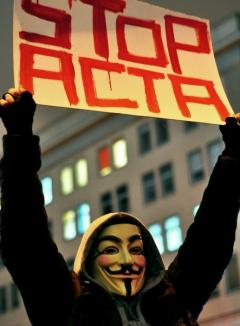 Orădenii, chemaţi să protesteze împotriva ACTA, acordul care reglementează drepturile de autor pe internet
