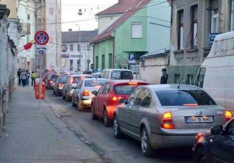 Începând de luni, parcarea este interzisă pe strada Jean Calvin