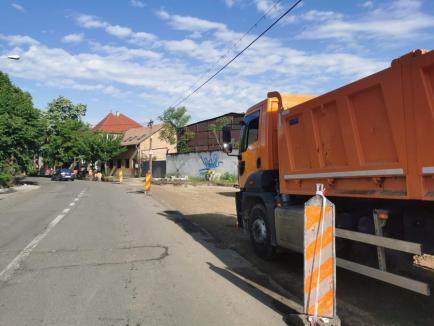 Reparaţiile străzii Muntele Găina din Oradea se vor finaliza la jumătatea lunii iunie (FOTO)