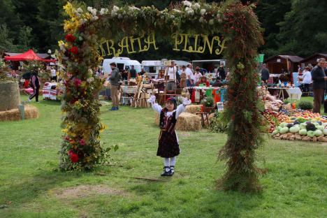 Veselie și... straițe pline: Invitație la Roșia în weekend, la a 11-a ediție a Festivalului Straiță Plină (FOTO)