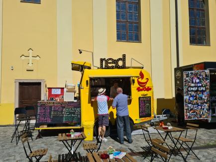A început Street Food Festival în Oradea: Oferte apetisante, prețuri „piperate” (FOTO/VIDEO)