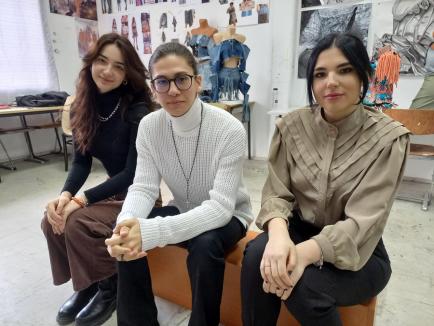 Trei studenți din Oradea își promovează creațiile printr-un videoclip (FOTO/VIDEO)